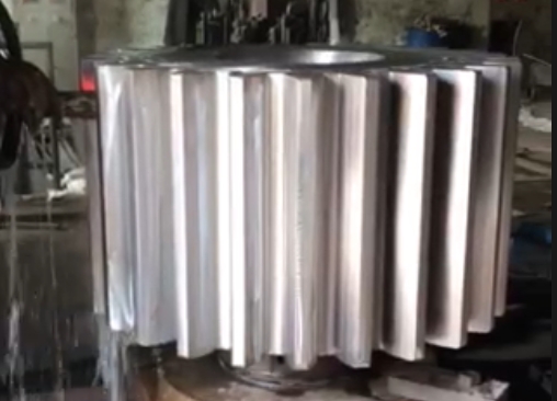 為回轉(zhuǎn)窯及各類(lèi)磨機(jī)所以小齒輪熱處理（齒面淬水）